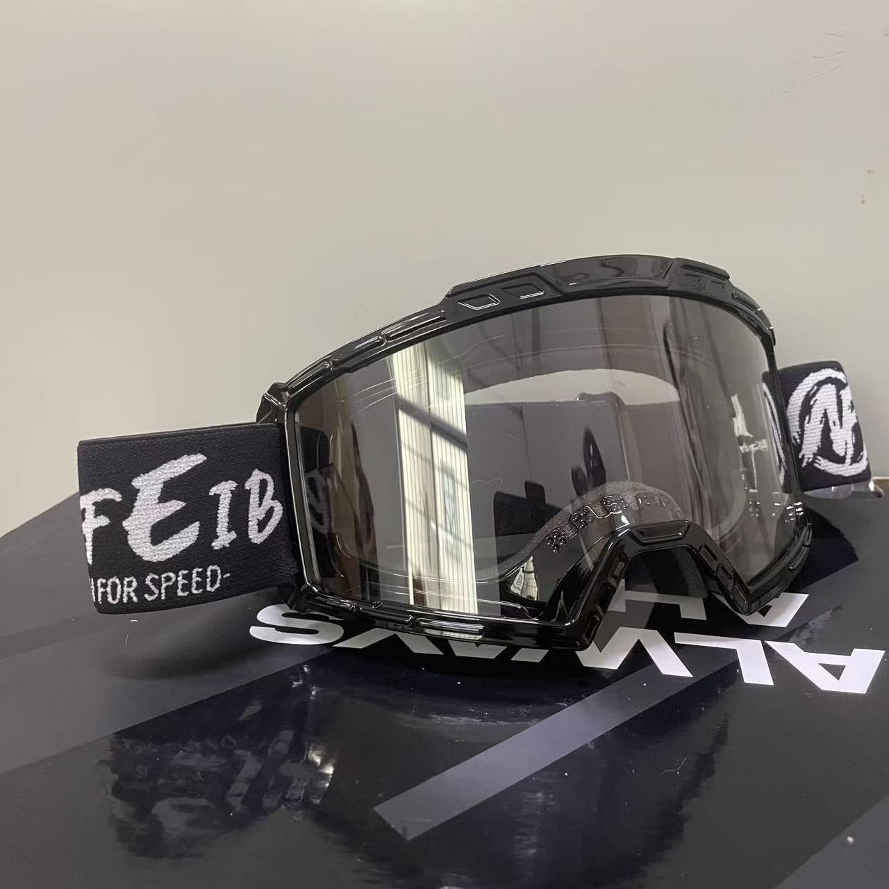 New Men's Motorcycle Goggles,  - đánh giá và giá Equestrian Helmet